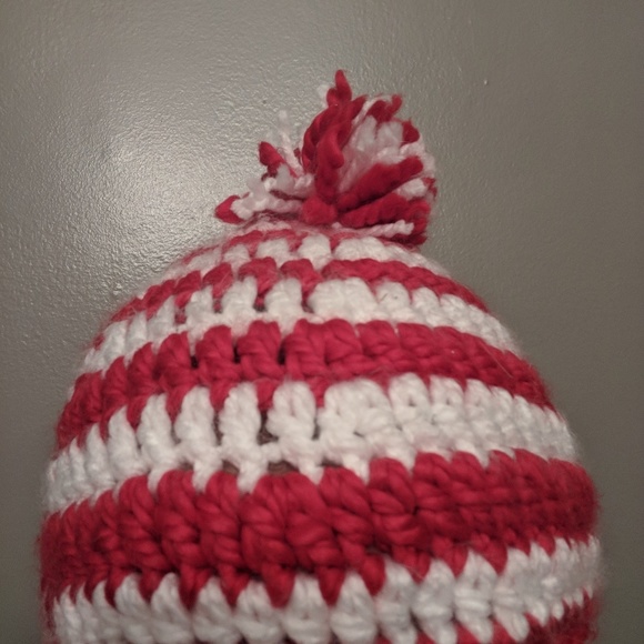 Hand Knitted Santa Hat/Beard - Picture 3 of 4